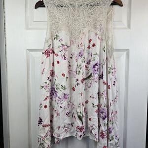Torrid Boho Purple Red Floral Sleeveless Blouse with Lace Yoke & Sharkbite Hem